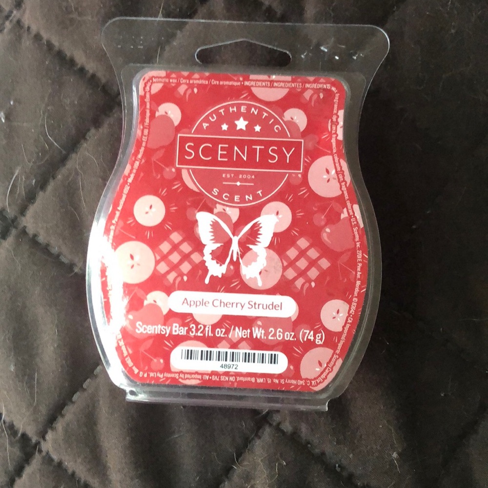 Brand New Scentsy wax bar Apple Cherry Strudel